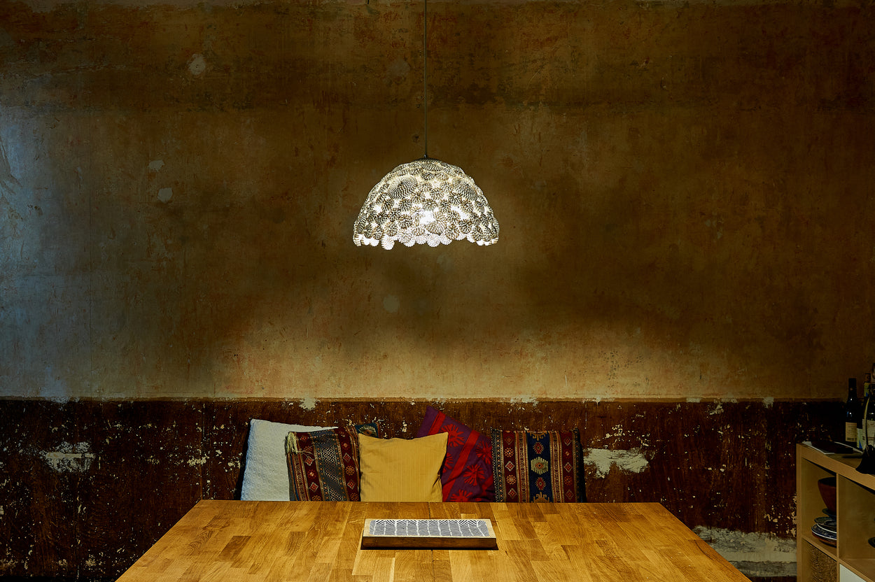 Lampara de techo con forma de mesia esfera color blanco