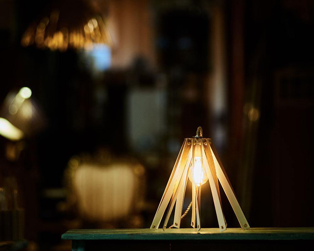 Lámpara  de sobremesa articuladacolor blanco