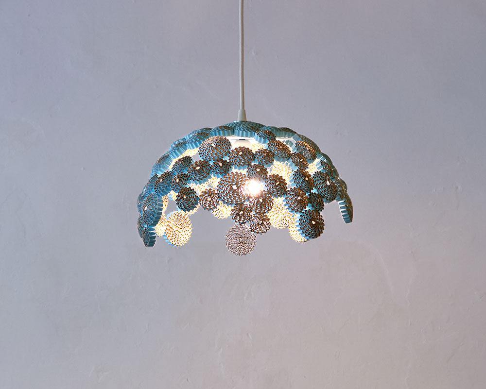  Lámpara de techo con forma de media esfera color azxul